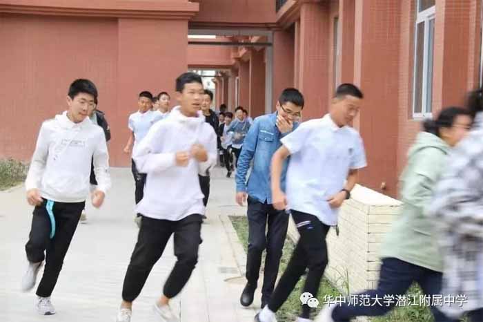 銘記歷史，勿忘國(guó)恥——潛江德風(fēng)高級(jí)中學(xué)舉行九一八防空演練活動(dòng)